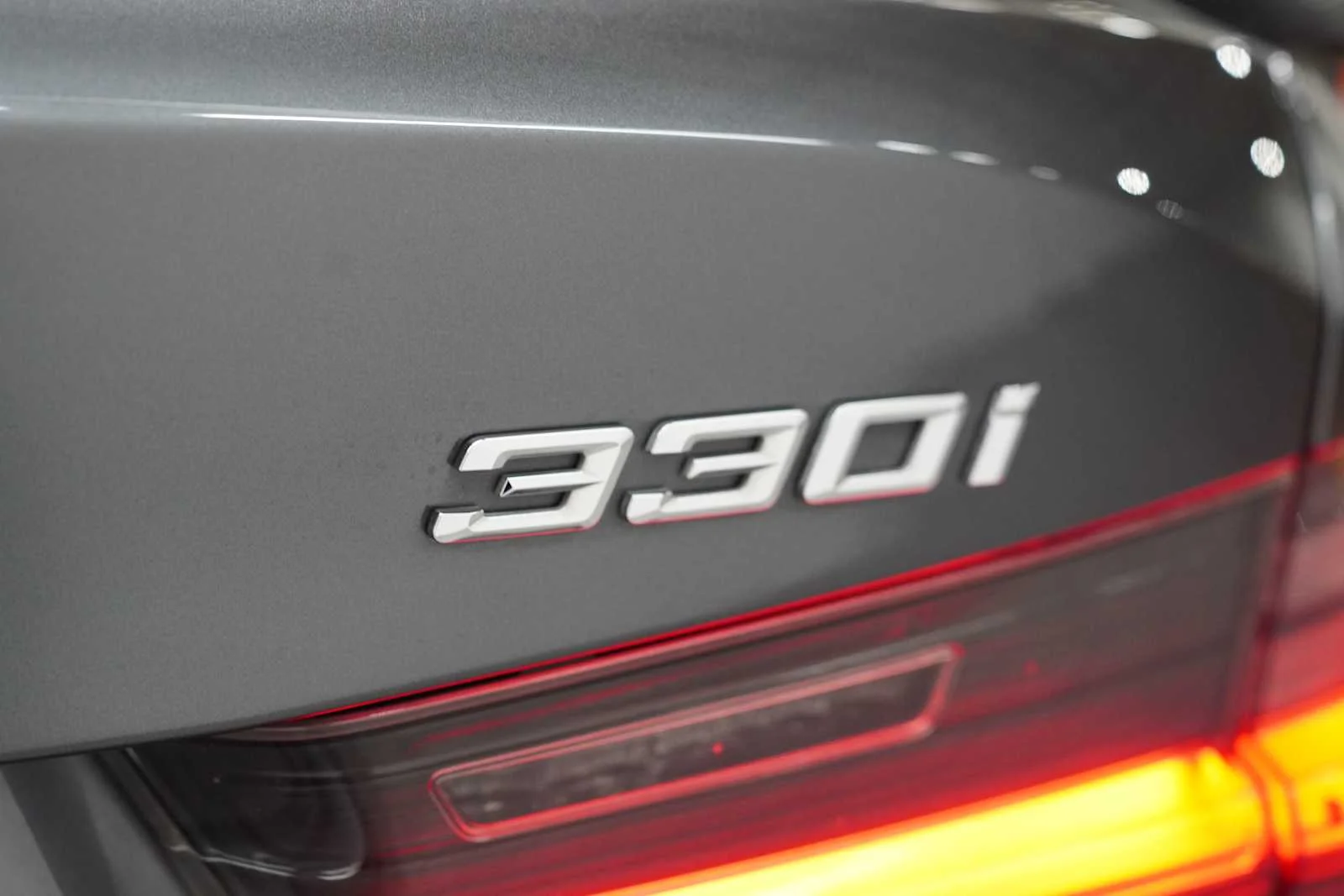 Used 2019 Mineral Grey Metallic BMW 330i image 9