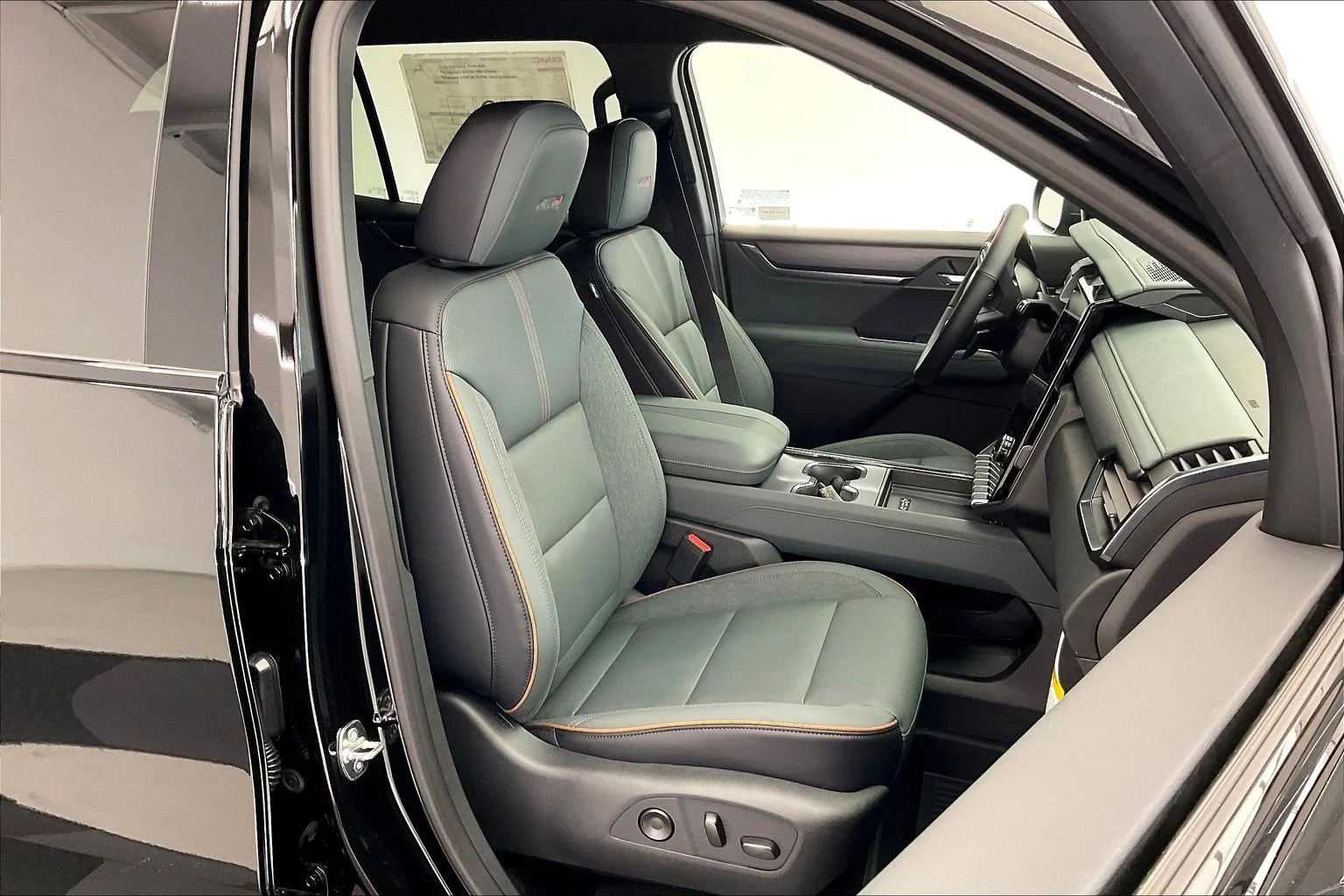 New 2026 Ebony Twilight Metallic GMC AWD AT4 image 9