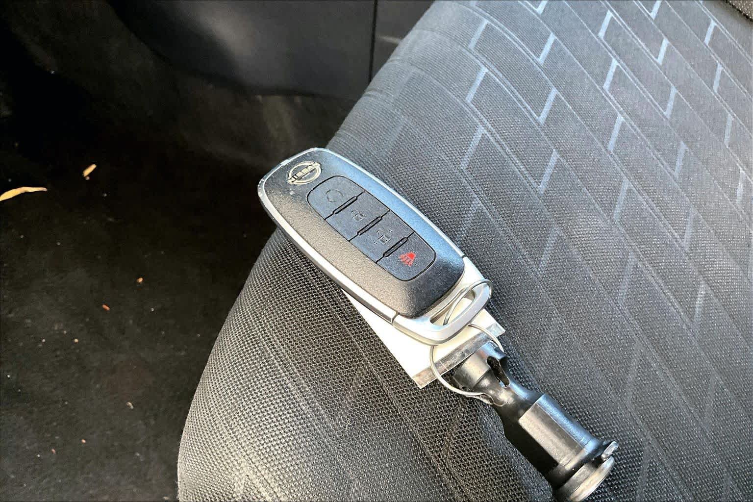 Used 2023 Boulder Gray Pearl Nissan SV image 14