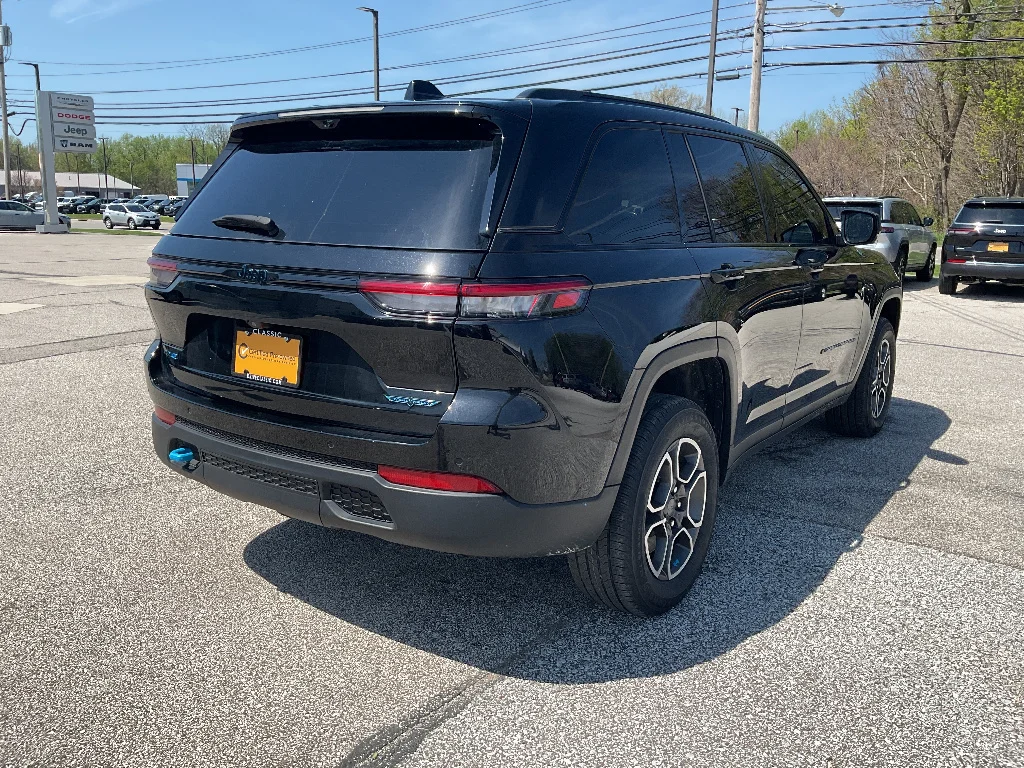 Used 2022 Diamond Black Crystal Pearl Coat Jeep Trailhawk 4xe image 7