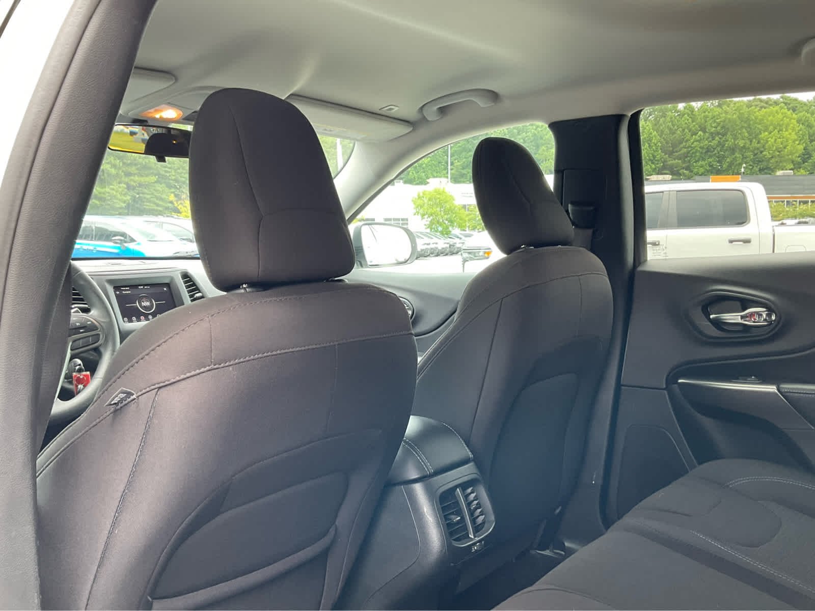 Used 2019 Bright White Clearcoat Jeep Latitude image 25