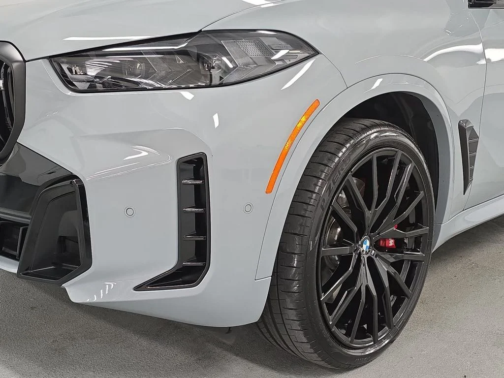 Used 2025 Gray BMW M60i image 11