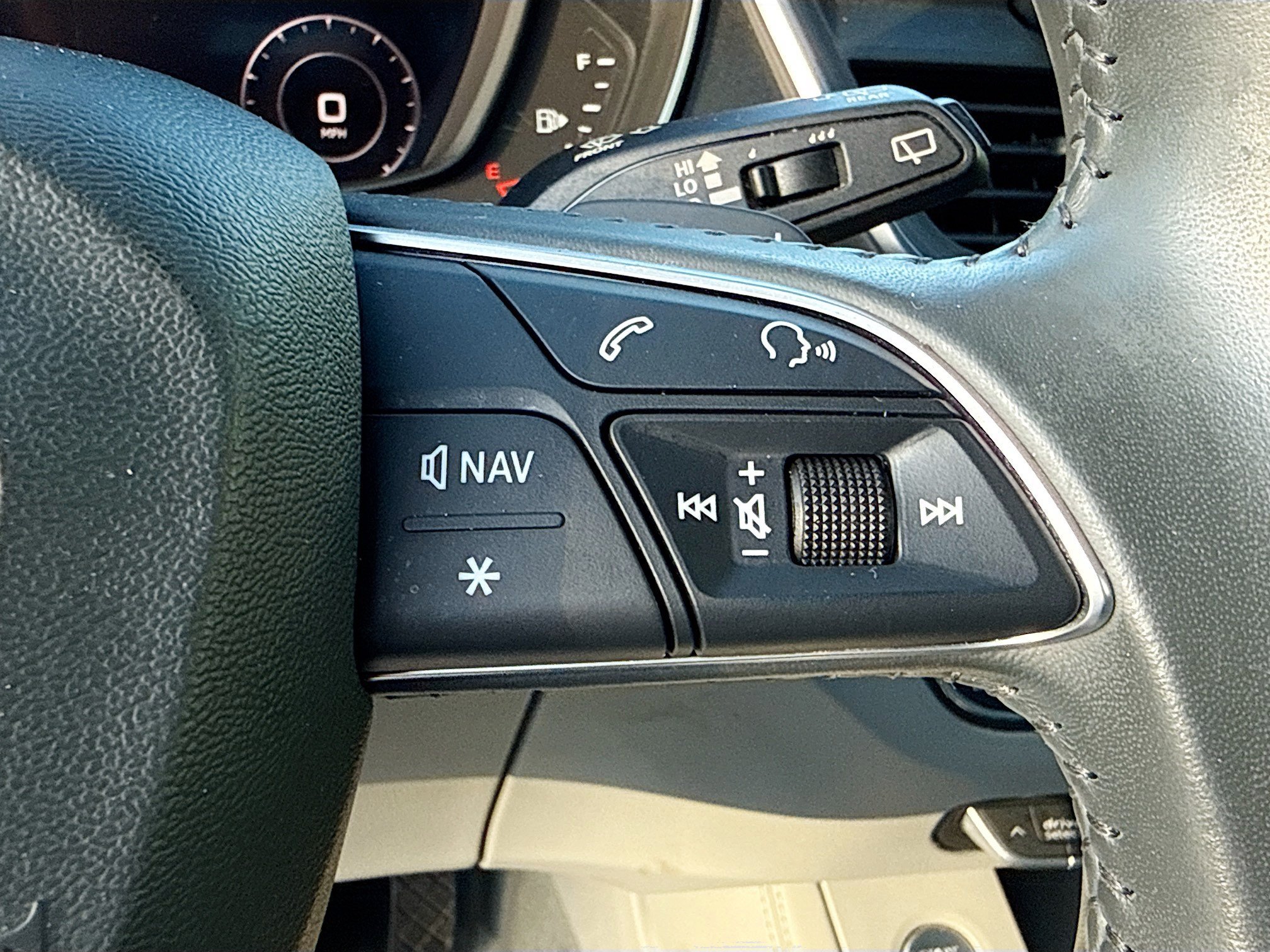 Used 2020 Navarra Blue Metallic Audi Premium Plus image 38