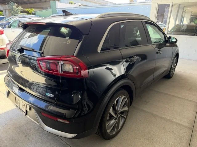 Used 2017 Black Kia Touring image 5