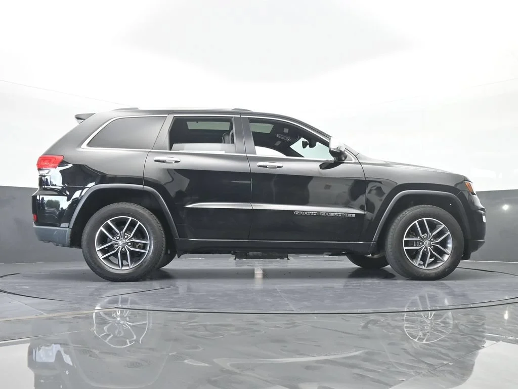 Used 2017 Diamond Black Crystal Pearlcoat Jeep Limited image 61