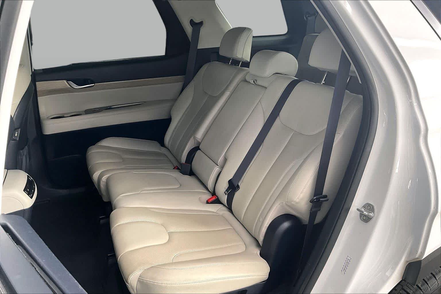 Used 2020 Hyper White Hyundai SEL image 21