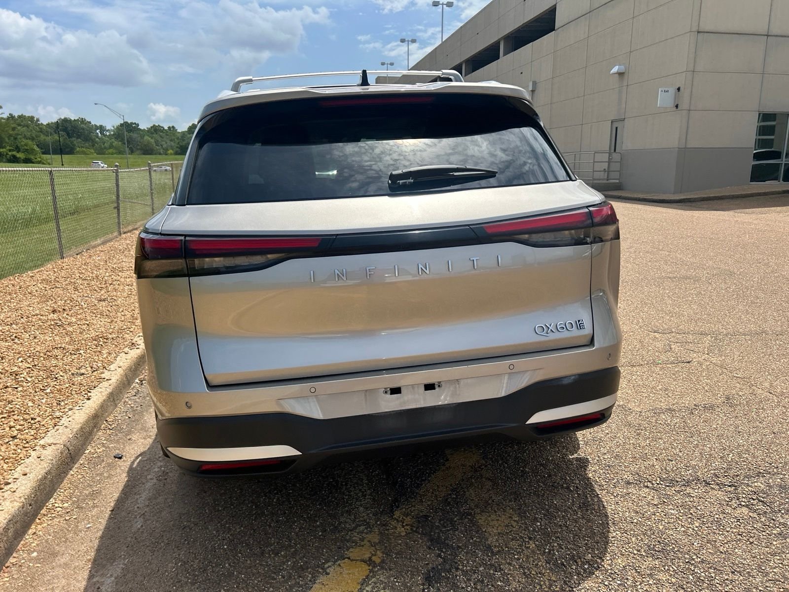 Used 2026 Silver INFINITI LUXE image 30