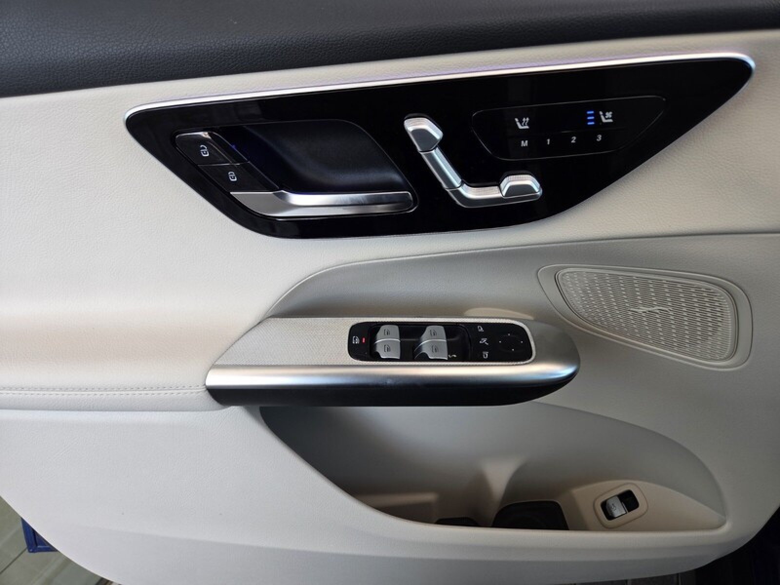 New 2026 Starling Blue Metallic Mercedes-Benz GLC 300 SUV image 21