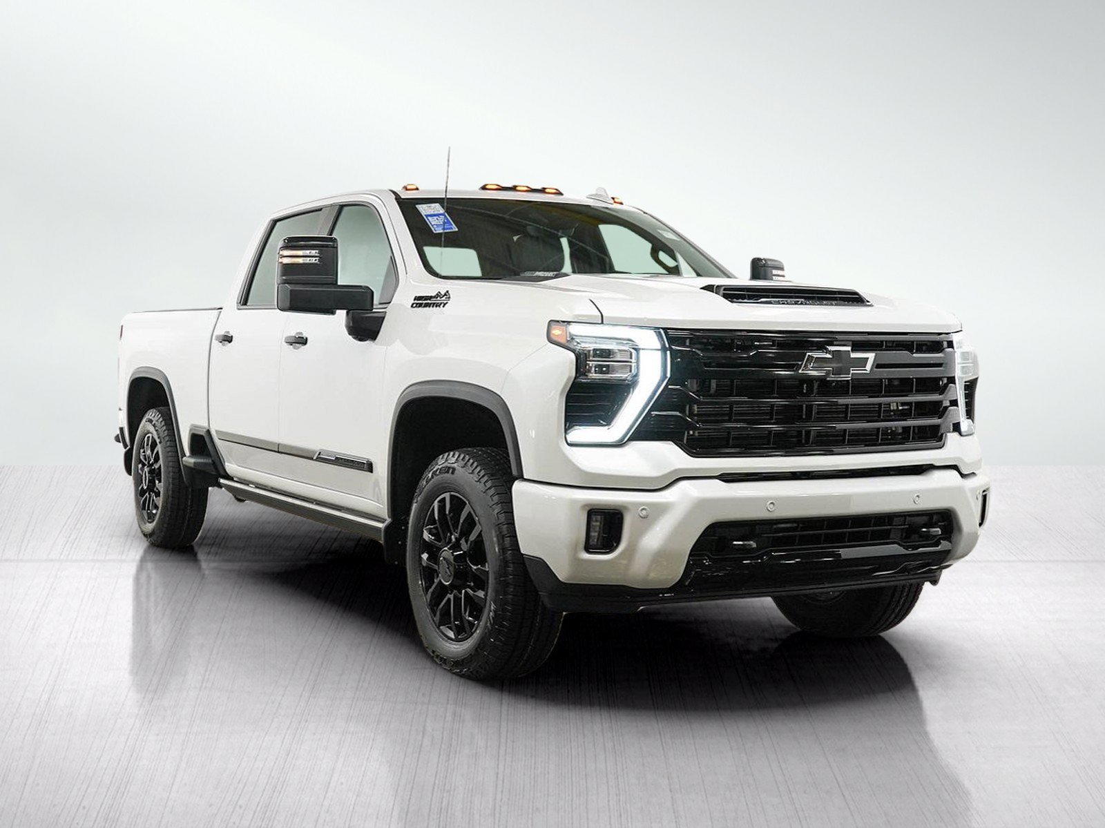 Used 2025 Iridescent Pearl Tricoat Chevrolet High Country image 7