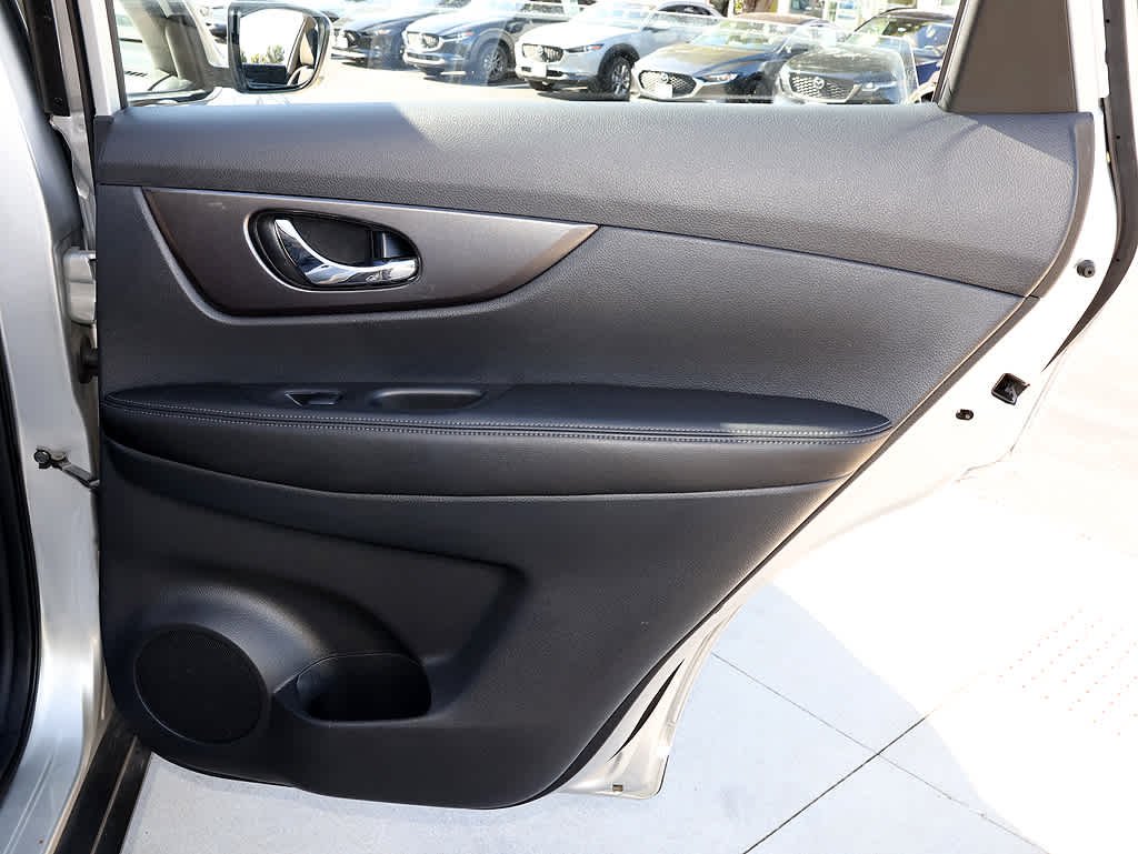 Used 2015 Brilliant Silver Nissan S image 23