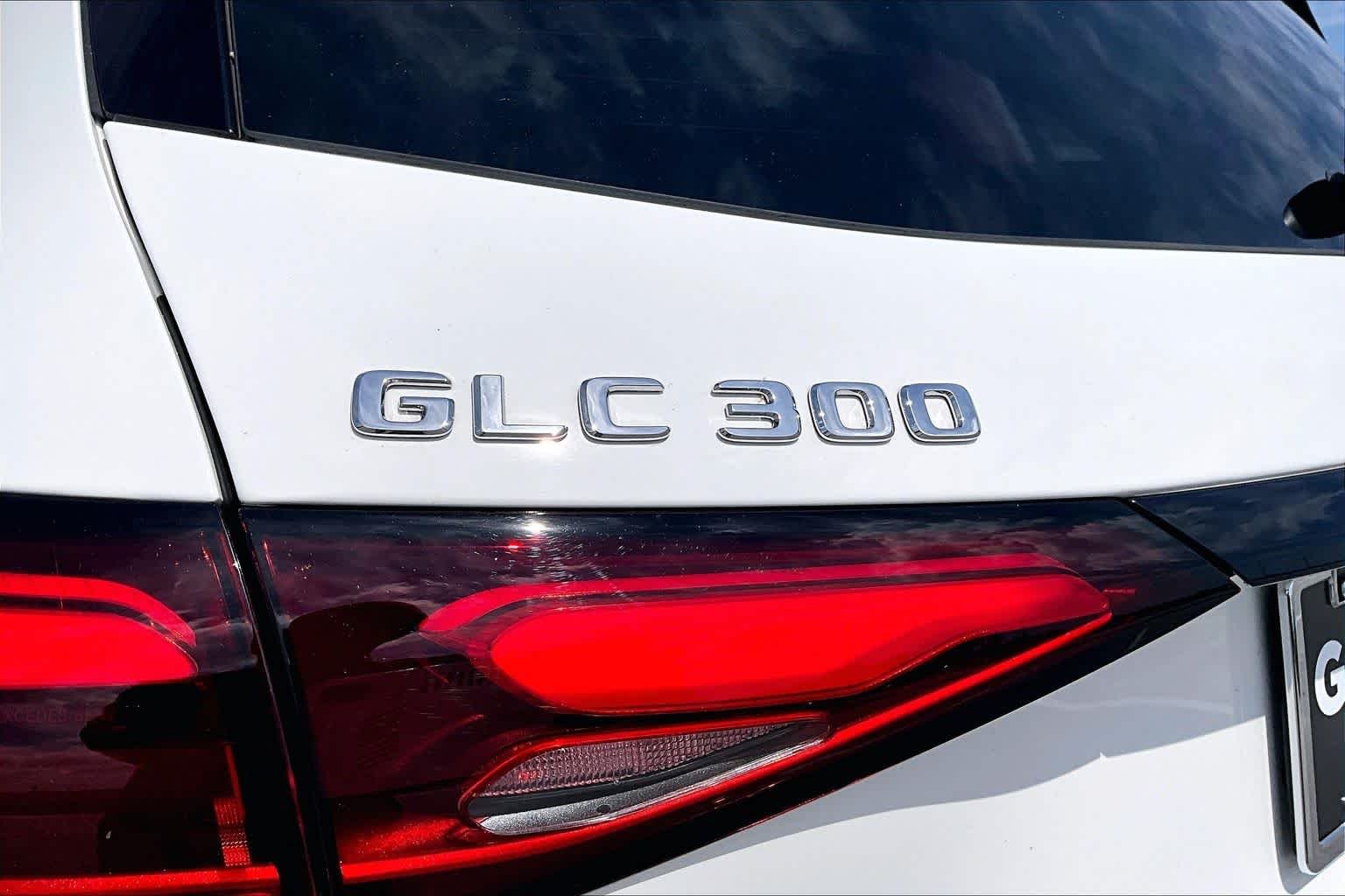 Used 2025 Polar White Mercedes-Benz GLC 300 image 10