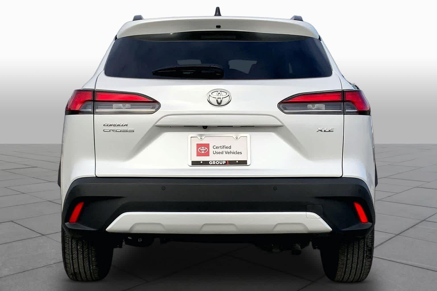 Used 2026 Wind Chill Pearl Toyota XLE image 5