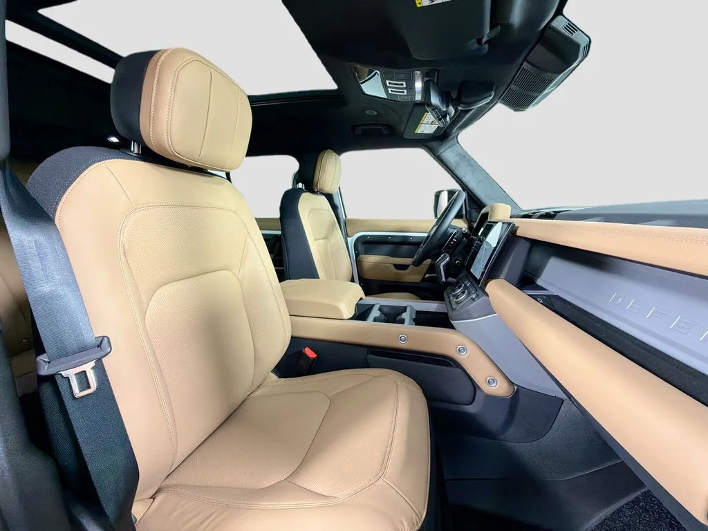 New 2026 Fuji White Land Rover V8 image 30