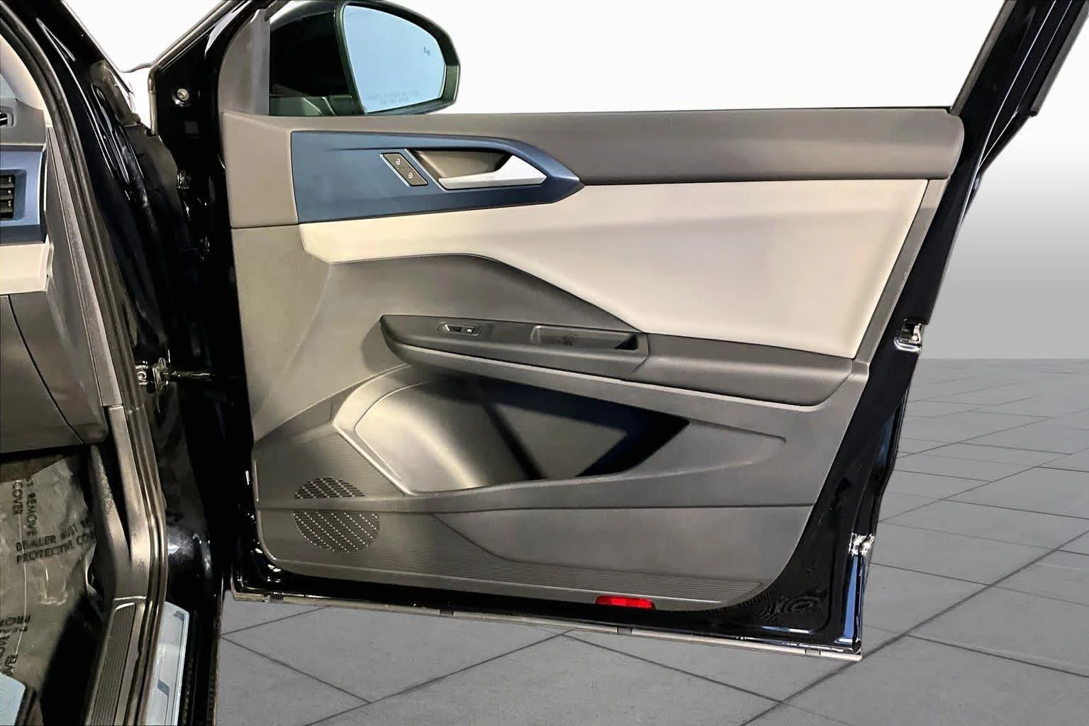 Used 2022 Deep Black Pearl Volkswagen SE image 23