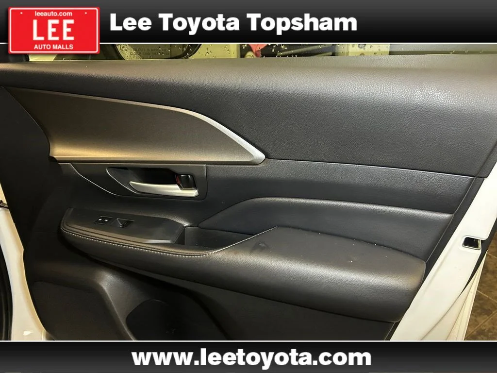Used 2024 Pearl Toyota XLE image 17