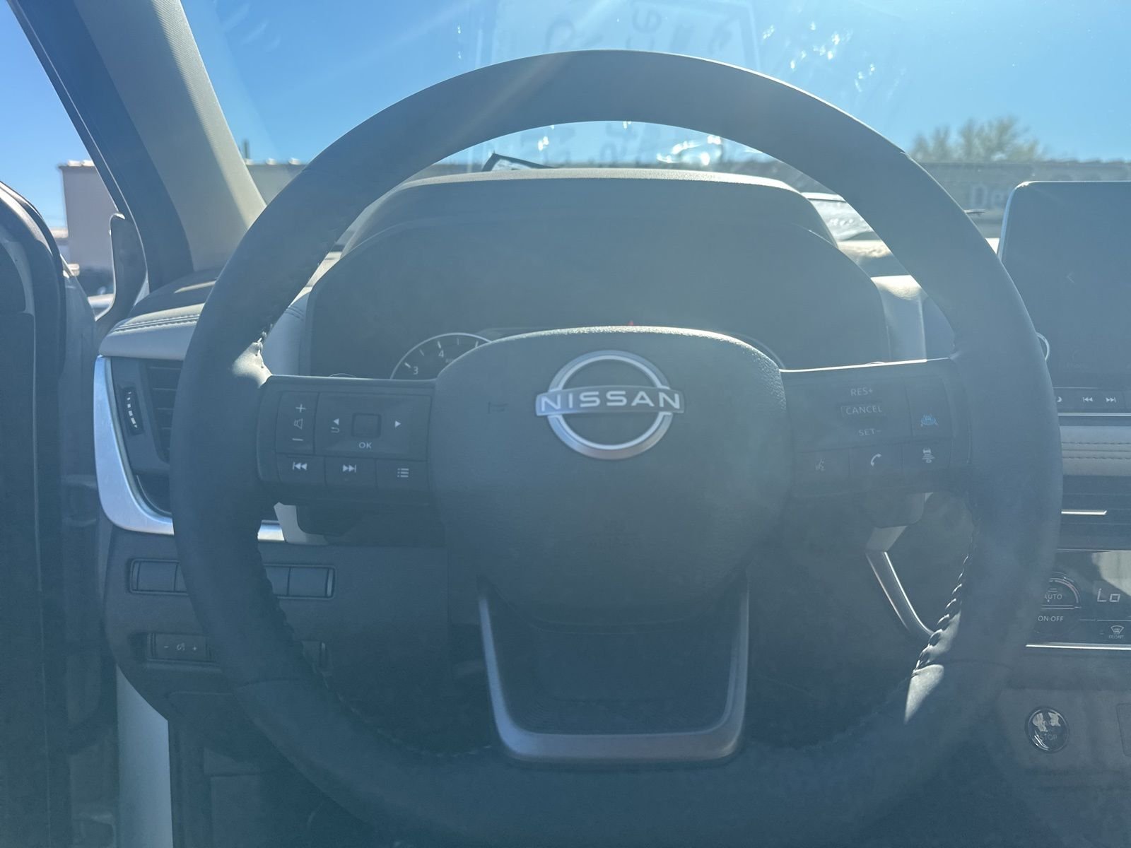 2025 Nissan Rogue SV - Photo 14