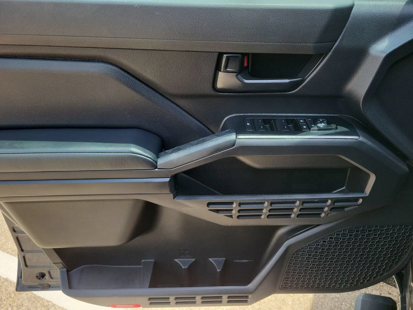 2024 Toyota Tacoma SR - Photo 23