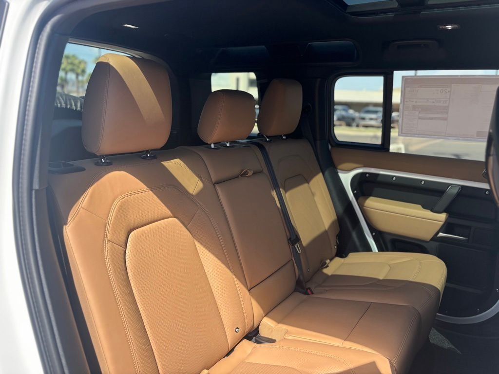 New 2026 Fuji White Land Rover X-Dynamic SE image 6