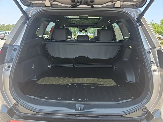New 2026 Meteor Shower with Midnight Black Metallic roof Toyota XSE image 15