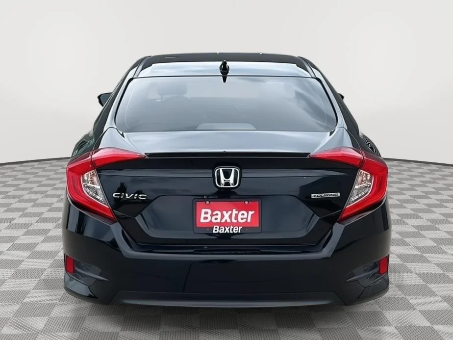 Used 2018  Honda Touring image 4