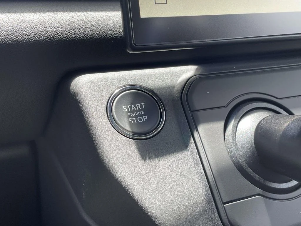 New 2026 Sedona Red Land Rover X-Dynamic SE image 29