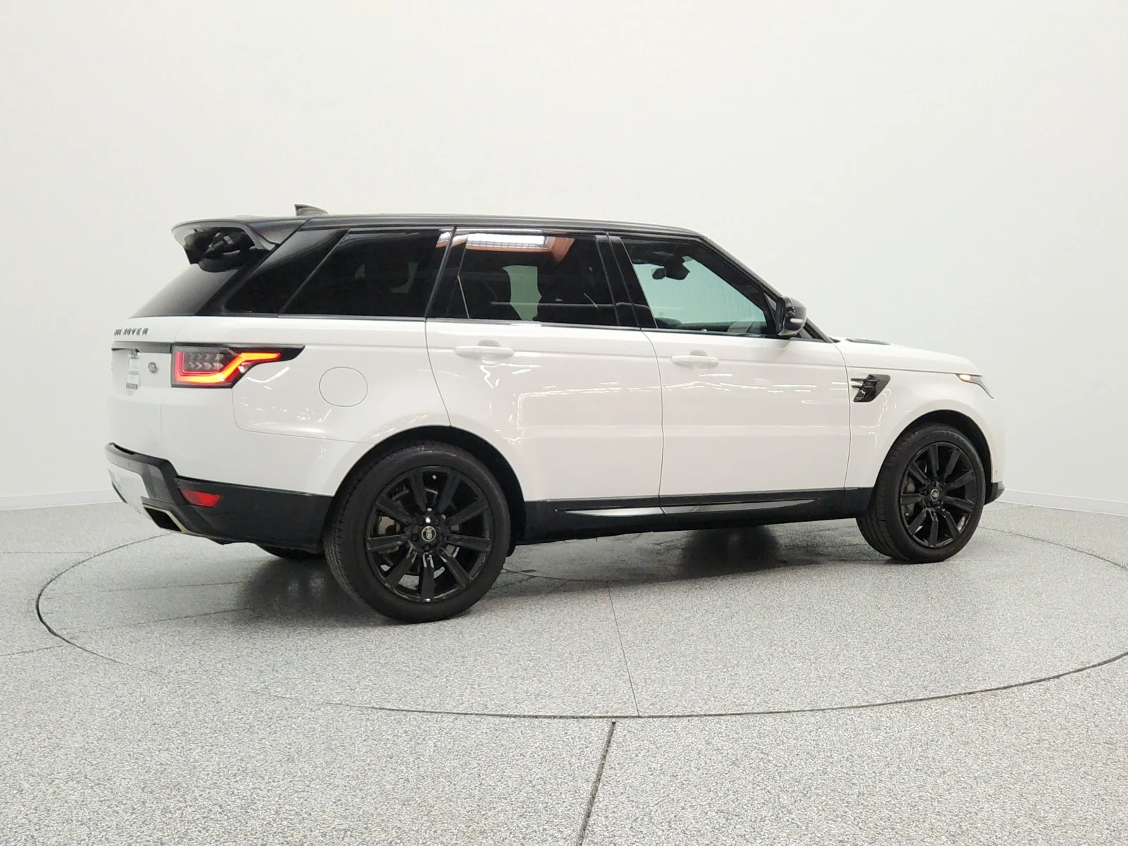 Used 2022  Land Rover Turbo i6 MHEV HSE Silver Edition image 5