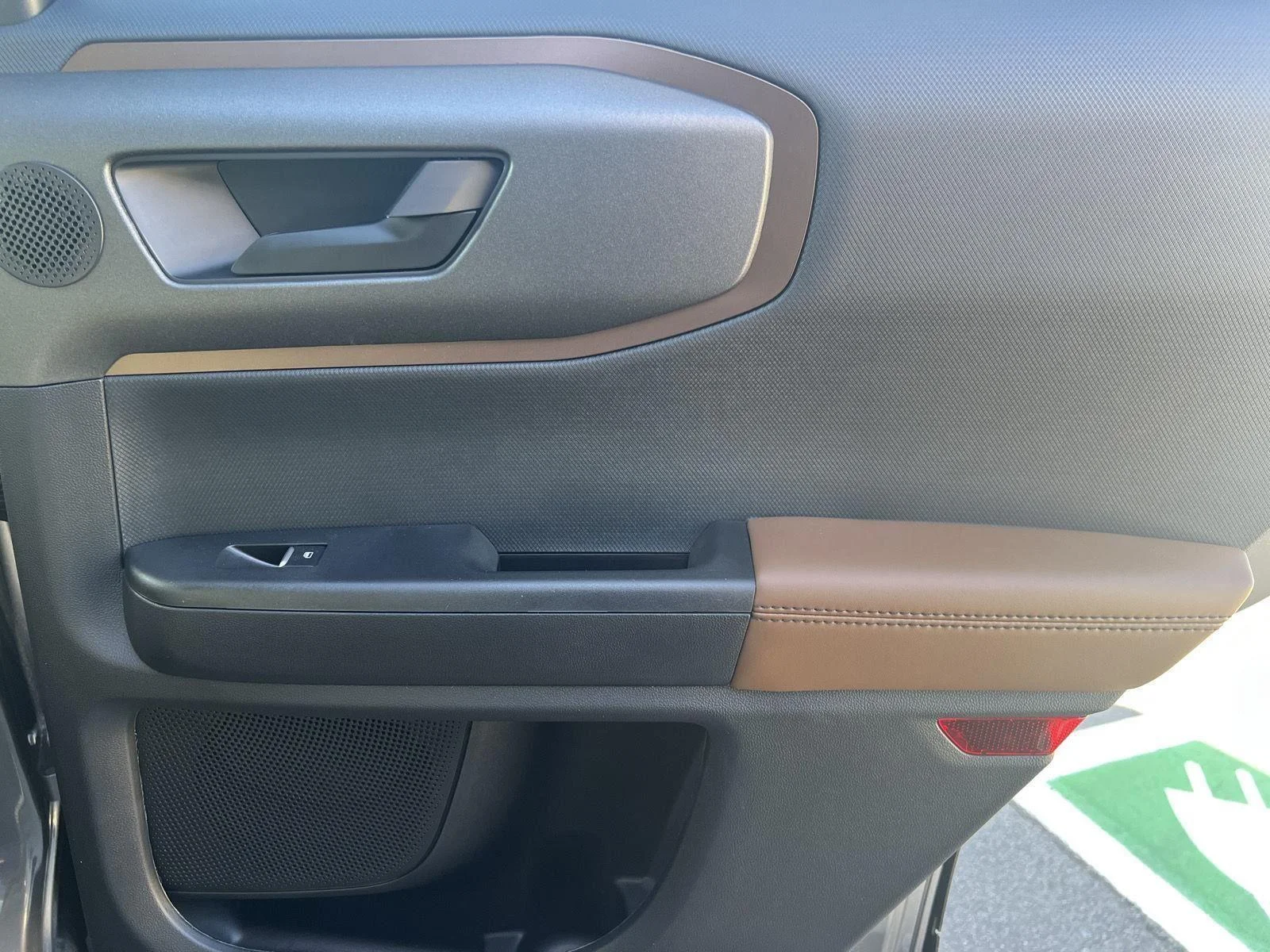 Used 2025 CARBONIZED GRAY METALLIC Ford Outer Banks image 16