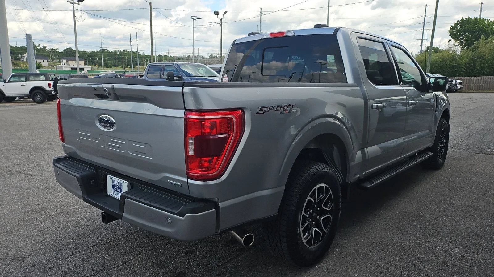 Used 2023 Silver Ford XLT image 5