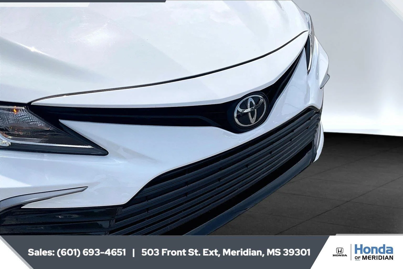Used 2024 Ice Cap Toyota LE image 21