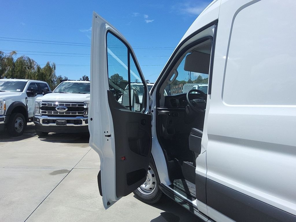 New 2026 Oxford White Ford Base image 4