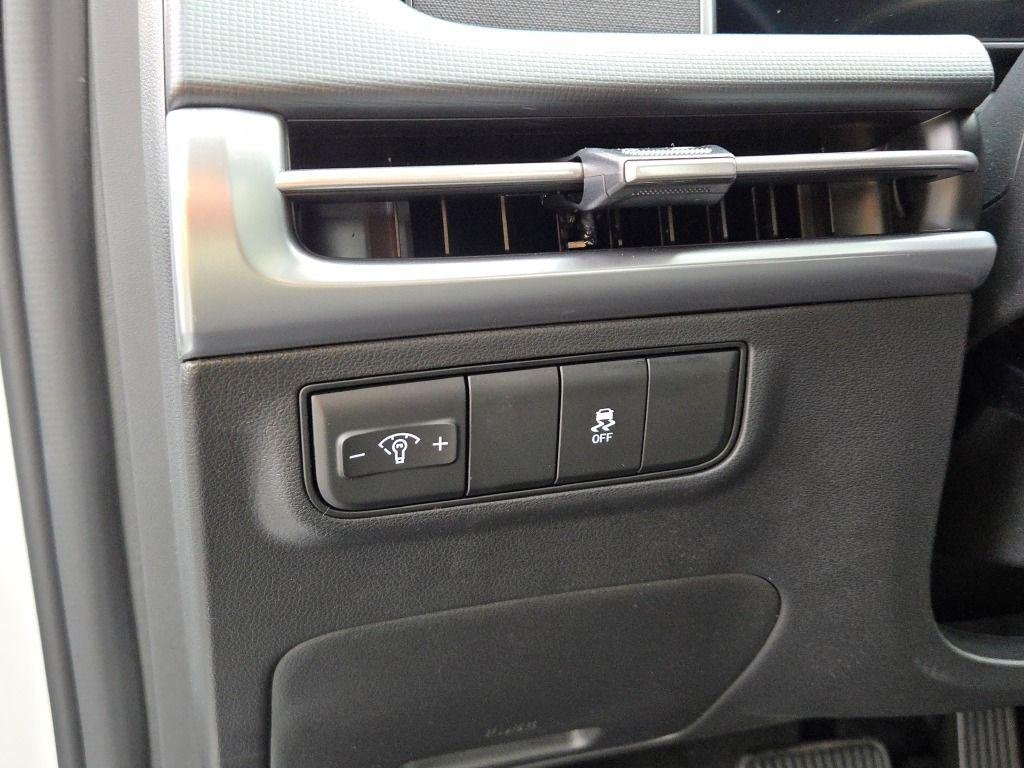 New 2026 White Hyundai SE AWD image 22