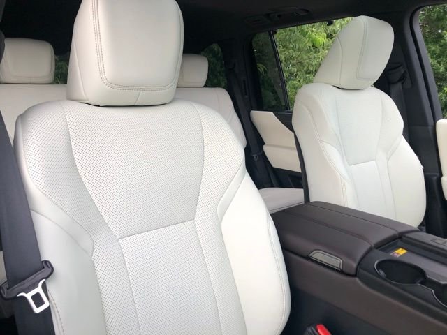 New 2026 Eminent White Pearl Lexus  600 LUXURY image 9