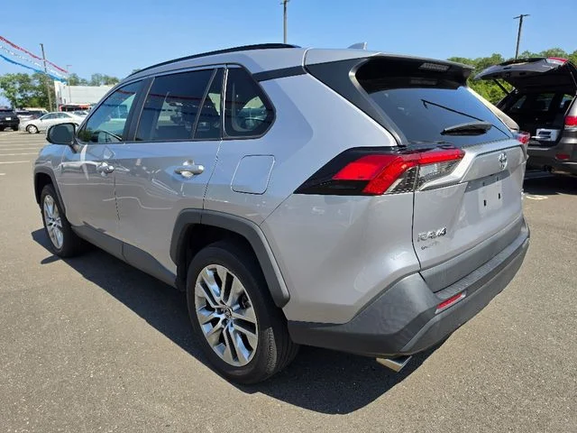 Used 2022 Gray Toyota XLE Premium image 4
