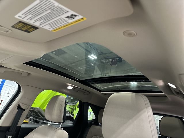 Used 2020 Black Metallic Ford SE image 20