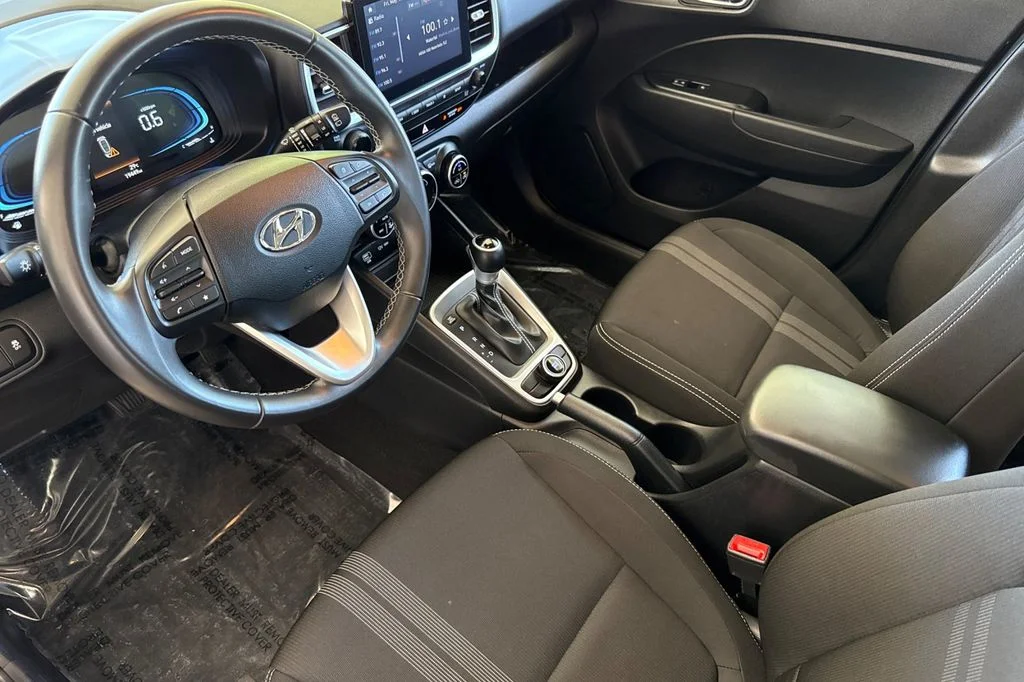 2025 Hyundai Venue SEL - Photo 14