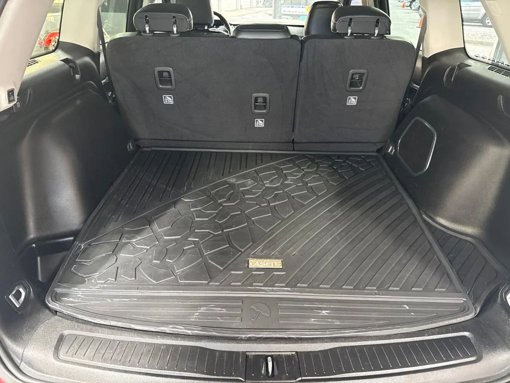 Used 2022 Red Jeep Limited image 10