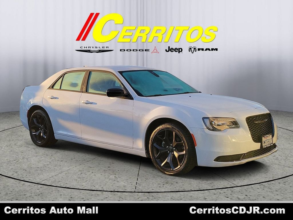 2023 Chrysler 300 Touring