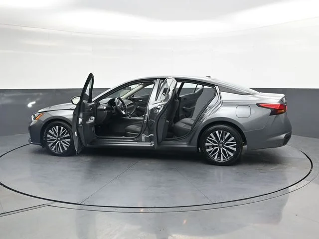 2025 Nissan Altima SV - Photo 33