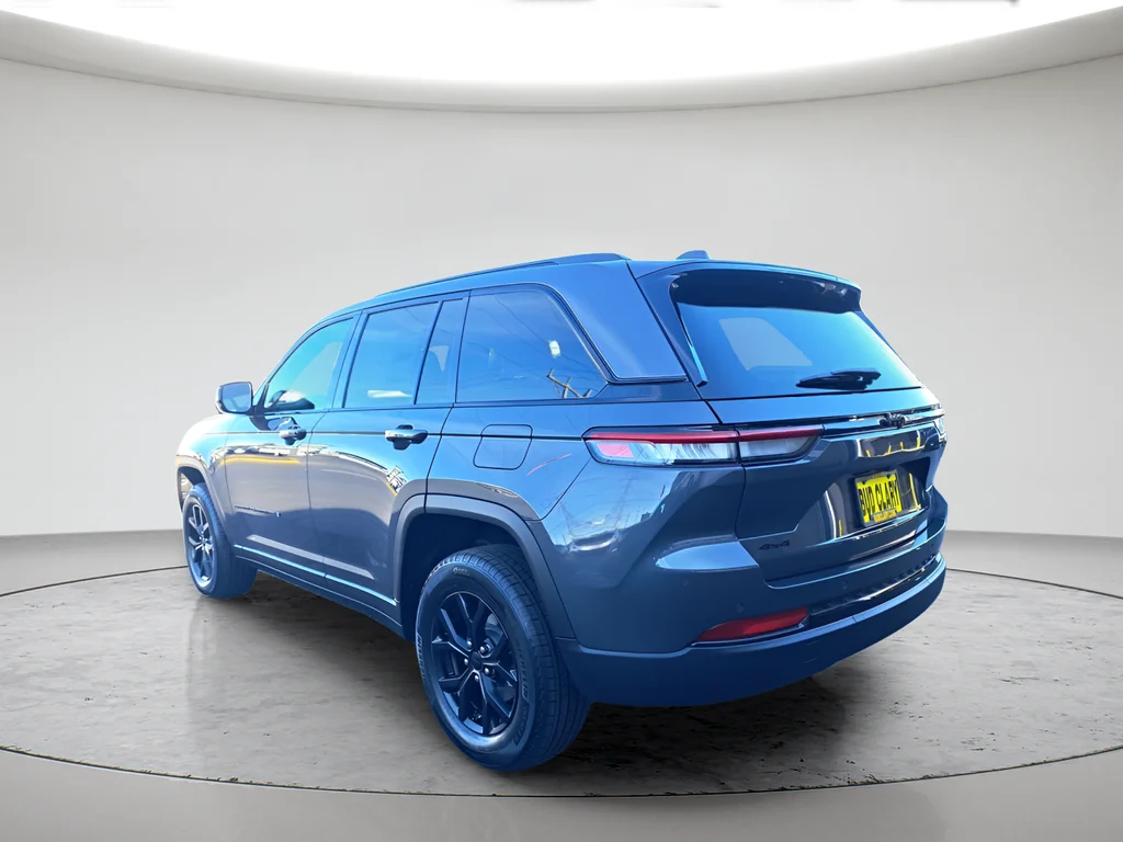 New 2025 Baltic Gray Metallic Clear-Coat Exterior Paint Jeep Altitude X image 5