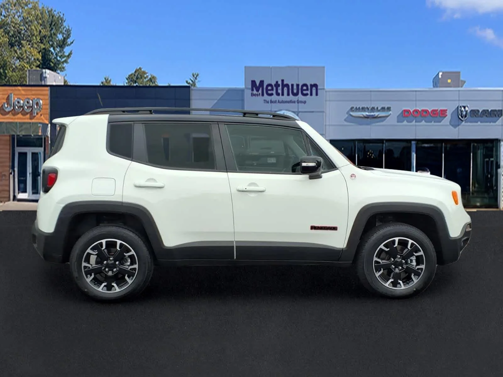 Used 2023 Alpine White Clearcoat Jeep Trailhawk image 2
