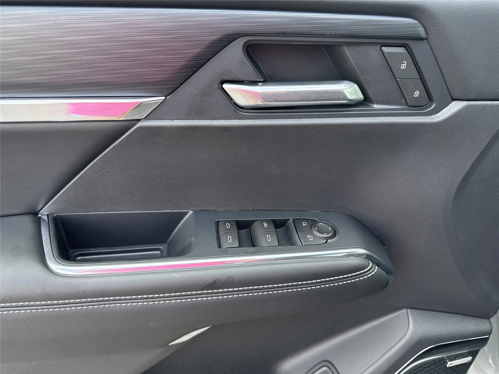 Used 2026 Sterling Metallic GMC Elevation image 17