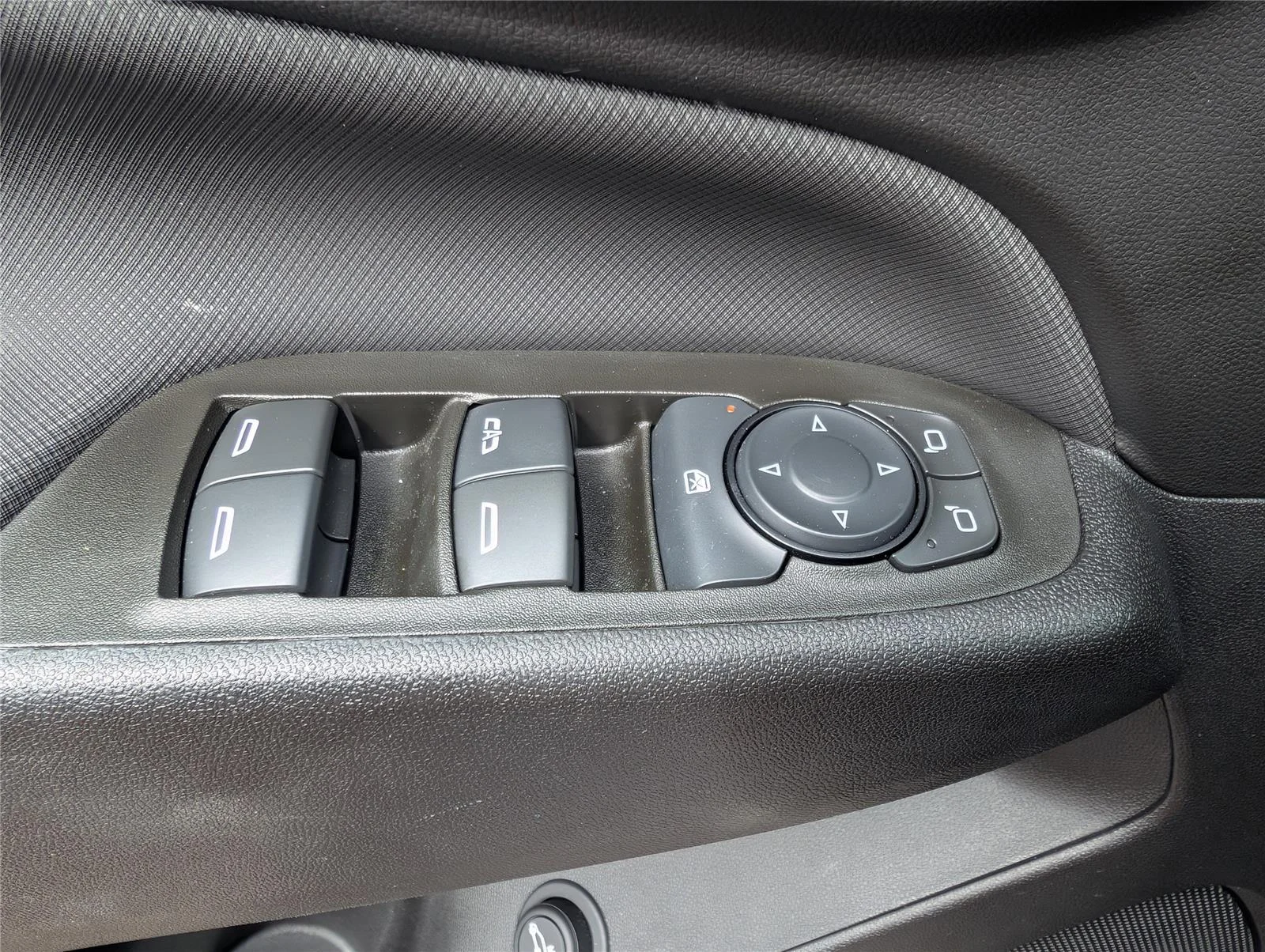 Used 2024 Iridescent Pearl Tricoat Chevrolet RS image 27