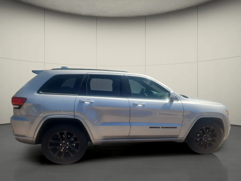 Used 2021 Silver Jeep Laredo X image 8