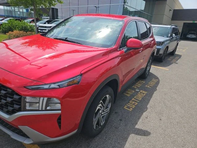 Used 2023 Red Hyundai SE image 2