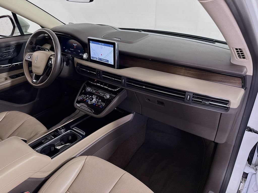 Used 2021 Pristine White Lincoln Reserve image 31