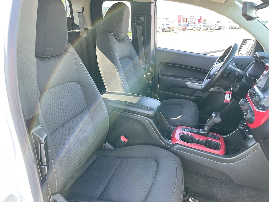 Used 2018 Summit White Chevrolet LT image 25
