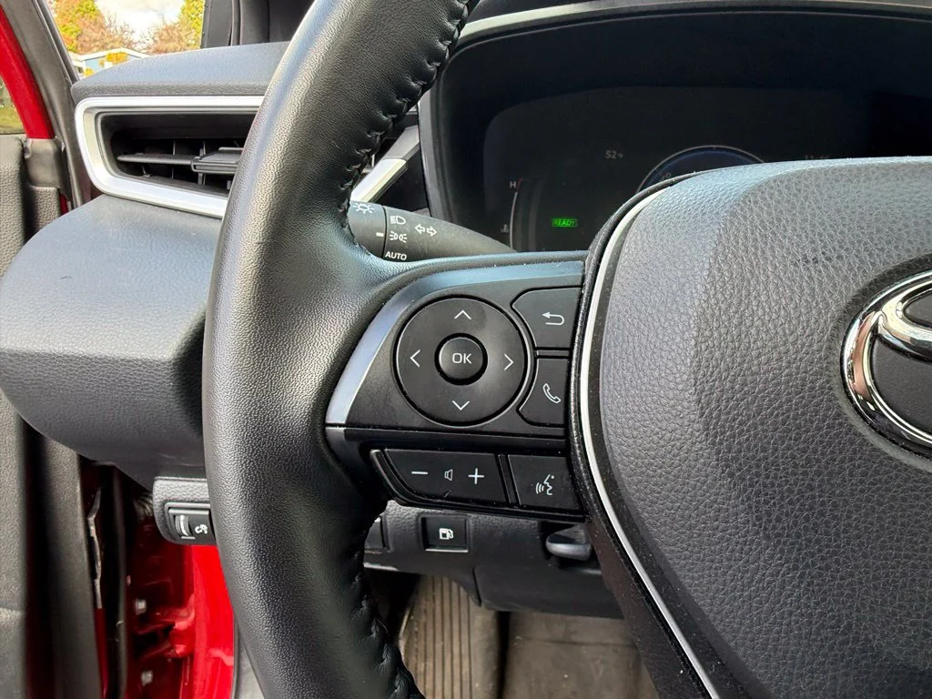 Used 2025 Ruby Flare Pearl Toyota SE image 11