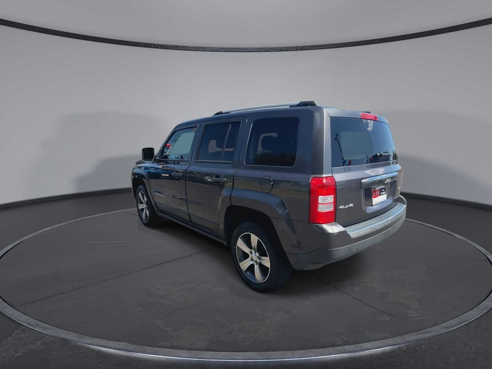 Used 2016 Granite Crystal Metallic Clearcoat Jeep High Altitude Edition image 6