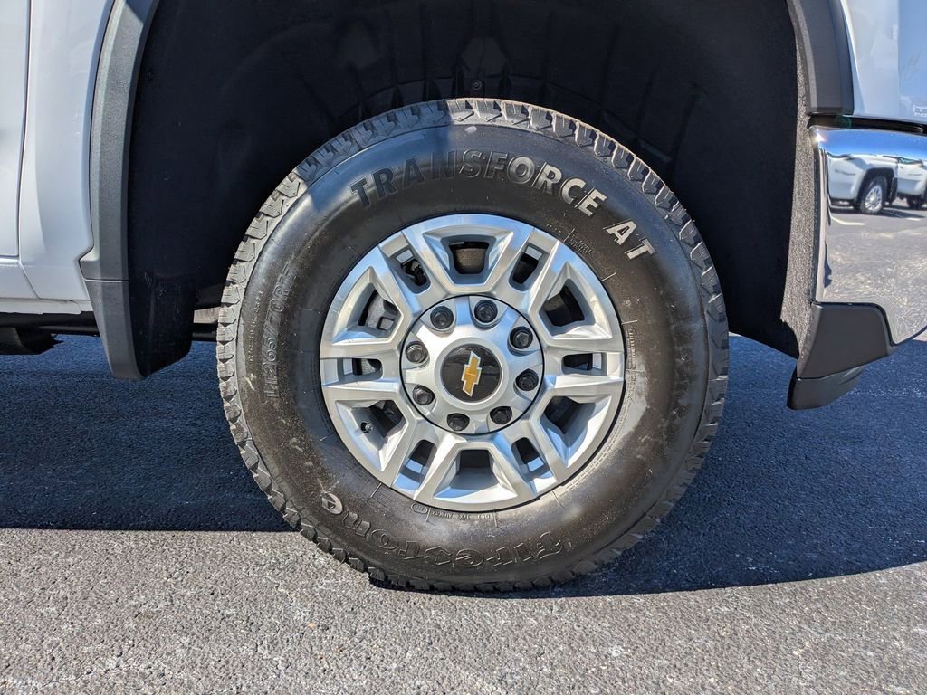 New 2026 Summit White Chevrolet WT image 13