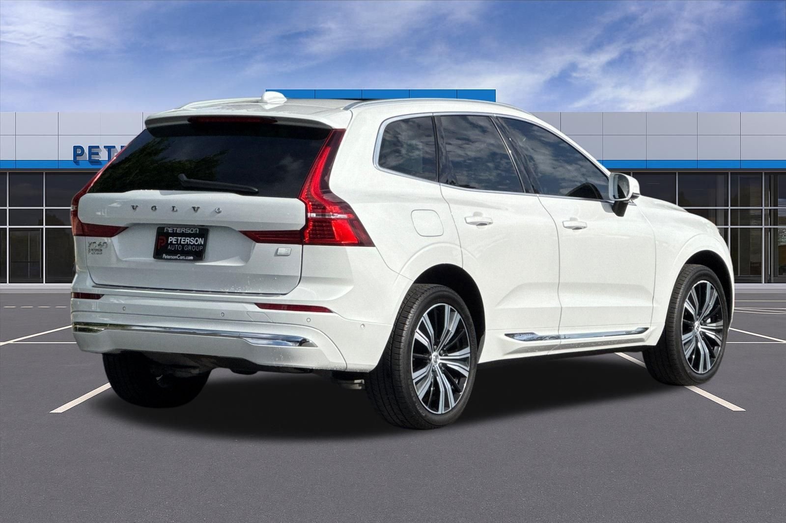 Used 2022 White Volvo T8 Inscription image 4